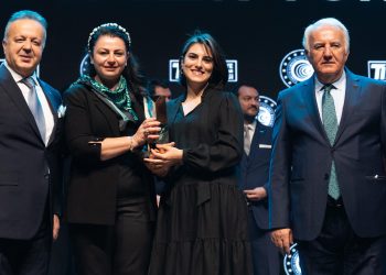 Kütahya Porselen’in Hypnose Koleksiyonu Ödüllerine Yenisini ekledi