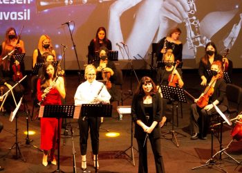 Saz da söz de kadınların