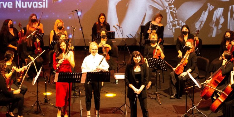 Saz da söz de kadınların