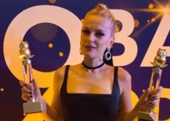 Ebru Ceylan 2021 Baykuş Ödülleri’nde İki Ayrı Kategoride Altın Baykuş Ödülü aldı