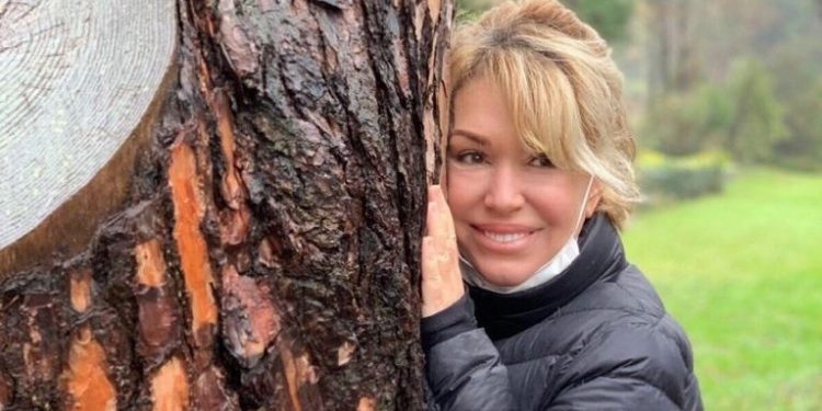 Yasemin Kamhi’den yeni yıl önerisi : Sevdiklerinize tablo hediye edin