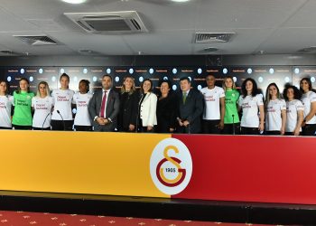 Kadınlar Galatasaray Hepsiburada Kadın Futbol Takımı ile sahada