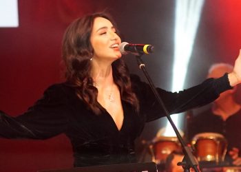 Öykü Gürman’dan muhteşem konser