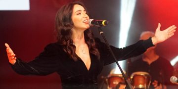 Öykü Gürman’dan muhteşem konser