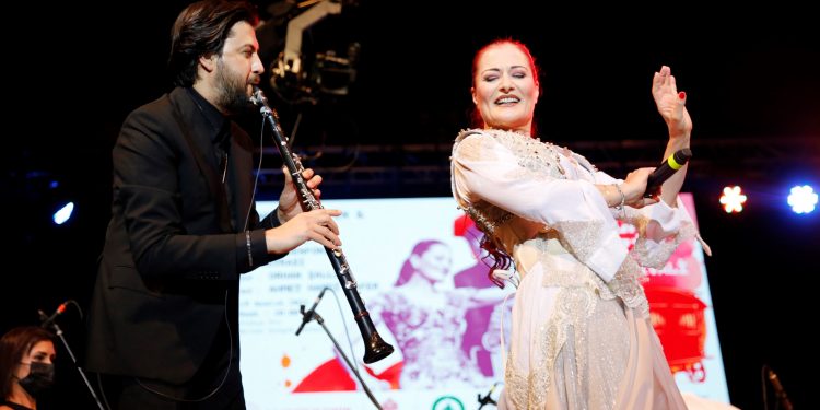 Candan Erçetin ve Serkan Çağrı’dan görkemli kapanış