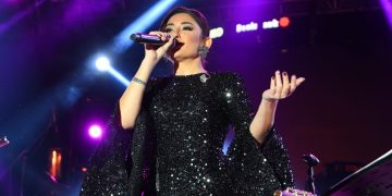 Melek Mosso şarkılarıyla coşturdu