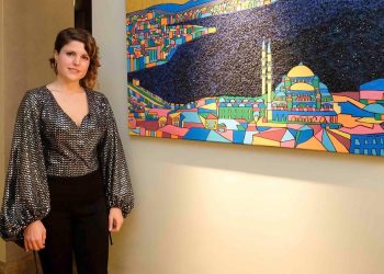 İstanbul’u Kanatları Altına Alan Ressam İrem Çamlıca : “İstanbul Yeri Göğü Altın Şehir”