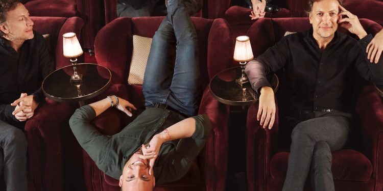 Kerem Bursin : ” Senoryolarda güçlü kadınları hep yine bir adam kurtarıyor”