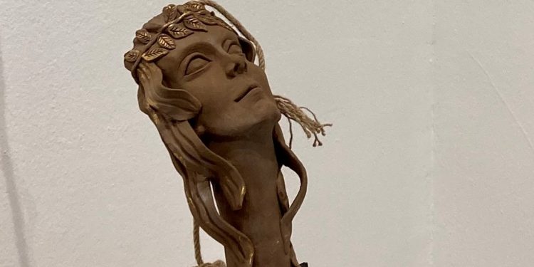 Arkeolog Hülya Akyol’un ‘Devinim’ Sergisi