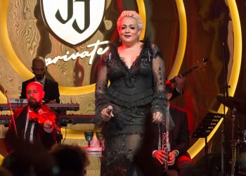 Ayta Sözeri şarkılarıyla mest etti