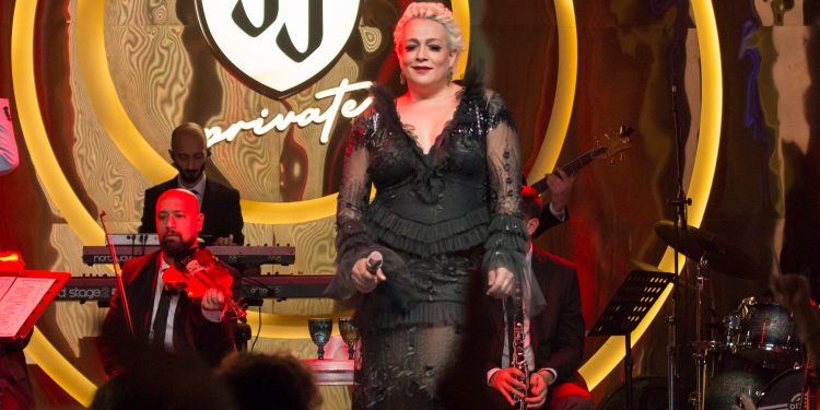 Ayta Sözeri şarkılarıyla mest etti