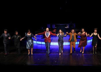 İstanbul Şehir Tiyatroları’ndan yeni oyun: Nobel ödüllü yazar Harold Pinter’in “Kutlama” oyunu prömiyer yaptı