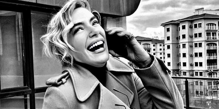 Hande Ertekin : Hayat banada kolay değil dostum…   Ben güzelleştiriyorum bir Sezen şarkısı açıp…