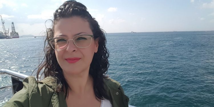 Esinur İnanır : Sözde akraba !