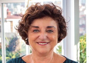 Yanındayız Derneği’nin Kurucu Başkanı Nur Ger’e anlamlı ödül