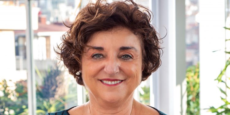 Yanındayız Derneği’nin Kurucu Başkanı Nur Ger’e anlamlı ödül