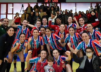 Mavi Kelebekler rahat kazandı