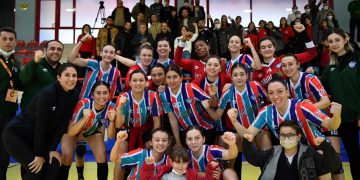 Mavi Kelebekler rahat kazandı