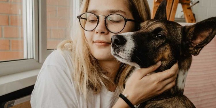 Alerji Uzmanı ve Alerji, Astım Derneği Başkanı Prof. Dr. Ahmet Akçay : Evcil hayvan alerjisi riskini azaltıyor!