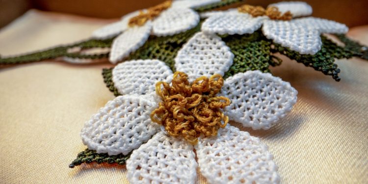 Mersin’den Kadın Kooperatifi’nden Dolmabahçe Sarayı’na İğne oyası