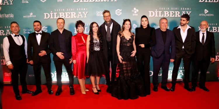 “Dilberay” Galada ünlüler geçidi