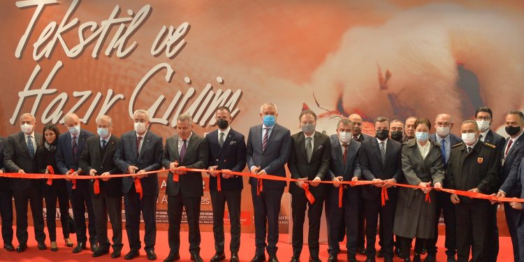 Çukurova Tekstil ve Hazır Giyim Fuarı yüzde 37 büyüyerek kapılarını açtı