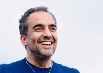 “Sessiz kalan kalplerin şarkı söyleme zamanı” / Aylin Saraçoğlu