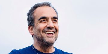 “Sessiz kalan kalplerin şarkı söyleme zamanı” / Aylin Saraçoğlu