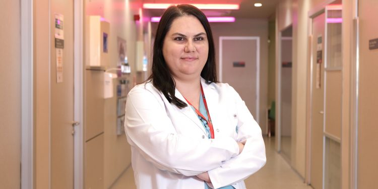 Yeni doğanlar refleksleri sayesinde besleniyor