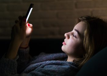 Günde 4,8 saat telefondayız