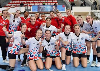 Konyaaltı kadın hentbol takımı kupada dolu dizgin