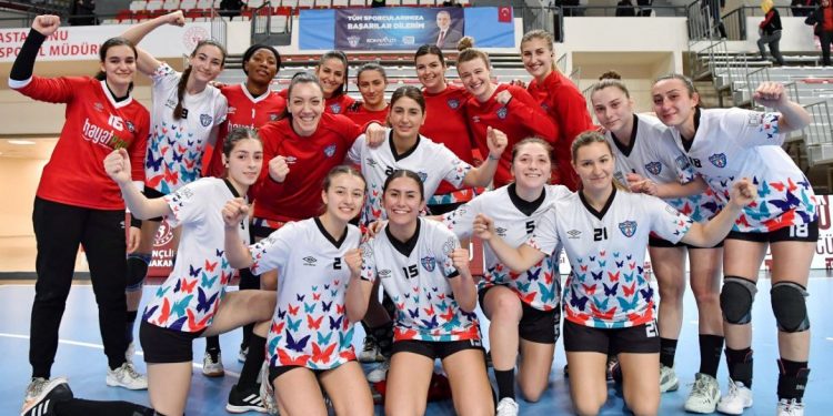 Konyaaltı kadın hentbol takımı kupada dolu dizgin