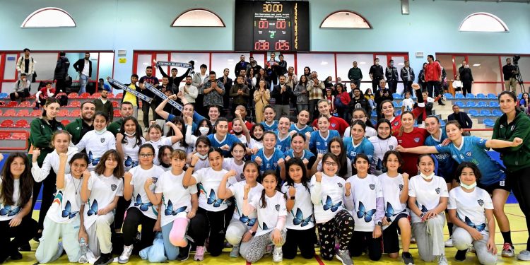 Konyaaltı zirve takibini bırakmıyor