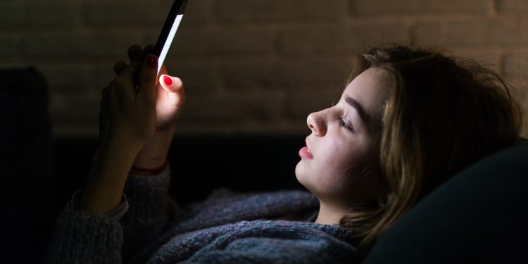 Günde 4,8 saat telefondayız