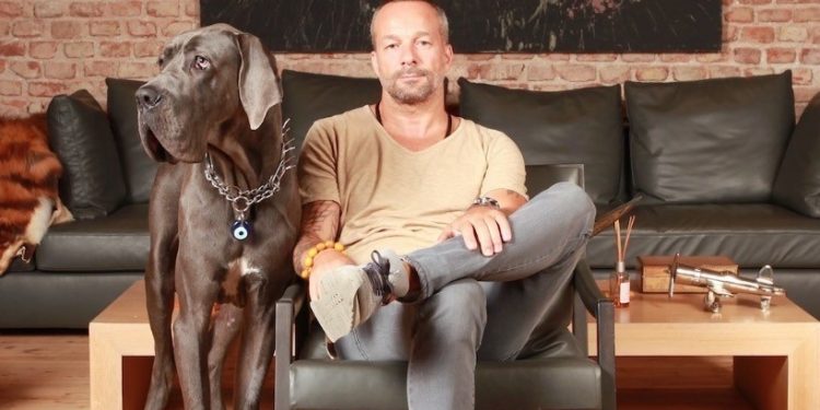 Ressam ve Heykeltraş Cengiz Yatağan’dan Çevre ve Sokak Hayvanları Derneği yararına anlamlı sergi