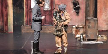 Türk Tiyatrosunun Duayenleri Mersin Şehir Tiyatrosu’nu izliyor