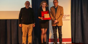 Düşünce ve İfade Özgürlüğü ödülü alan Yazar Gülşen İşeri “Bu ödülle korku duvarlarını yıkıyoruz”