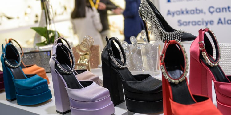 Kobiler ihracatla buluşuyor, küçük üreticiler 48. Shoexpo ile dünyaya açılıyor