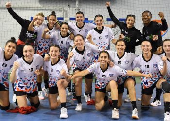 Mavi Kelebekler kupa yolunda