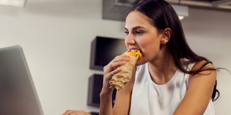 İş yerinde maruz kalınan mobbing  yeme bozukluğunu tetikliyor