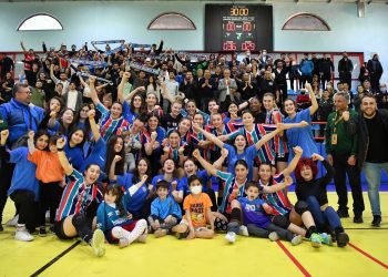 Mavi Kelebekler yarı finalde