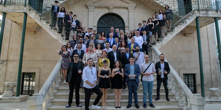 Mersin Şehir Tiyatrosu 14 farklı dalda ödül aldı