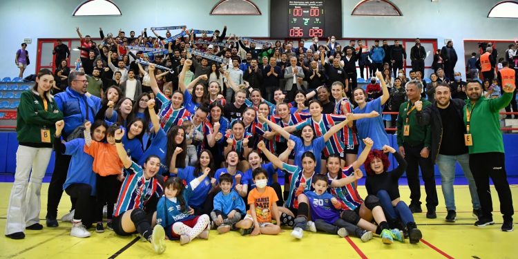 Mavi Kelebekler yarı finalde