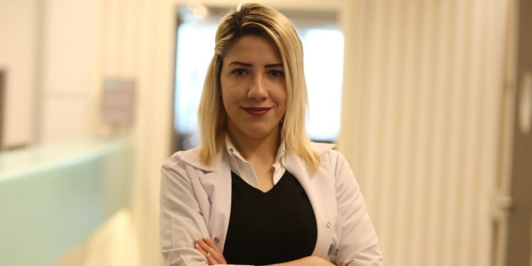 Diyetisyen Özden Örkcü : Lifli besin, az yağlı yemek ve su bölünerek tüketilmeli!