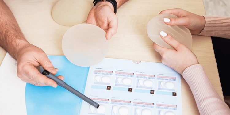 Meme Büyütme Ameliyatı Sonrasında İz Kalır Mı?