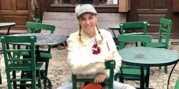 Hande Ertekin : Kim olduğumuzu kim bilir?