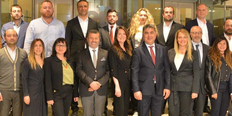 Ege Hazırgiyim ve Konfeksiyon İhracatçıları Birliği kurullarında 7 kadın ihracatçı yer aldı