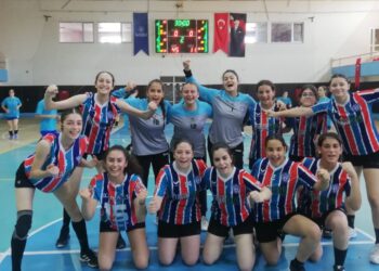 Yıldız Kelebekler çeyrek finalde