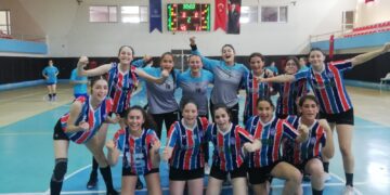 Yıldız Kelebekler çeyrek finalde