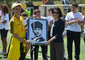 Engelliler Survivor Yarışmasında BJK Kadın Futbol Takımı ile buluştu